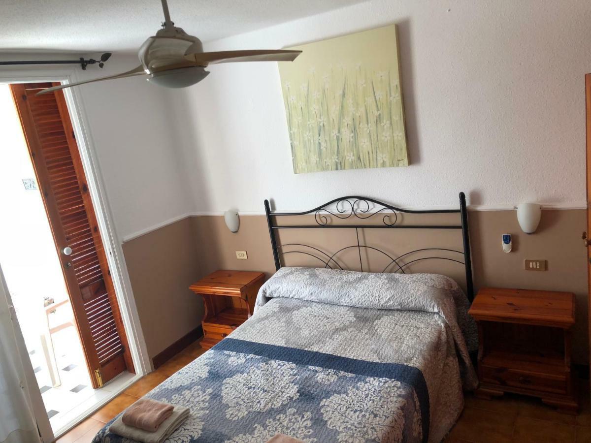 Beachfront Apartment Arona  Ngoại thất bức ảnh